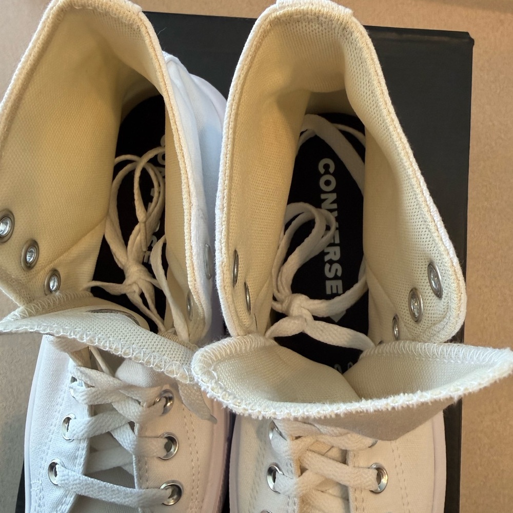 NIB Women’s Converse Chuck Taylor size 8 White platform Sneakers - Picture 7 of 9